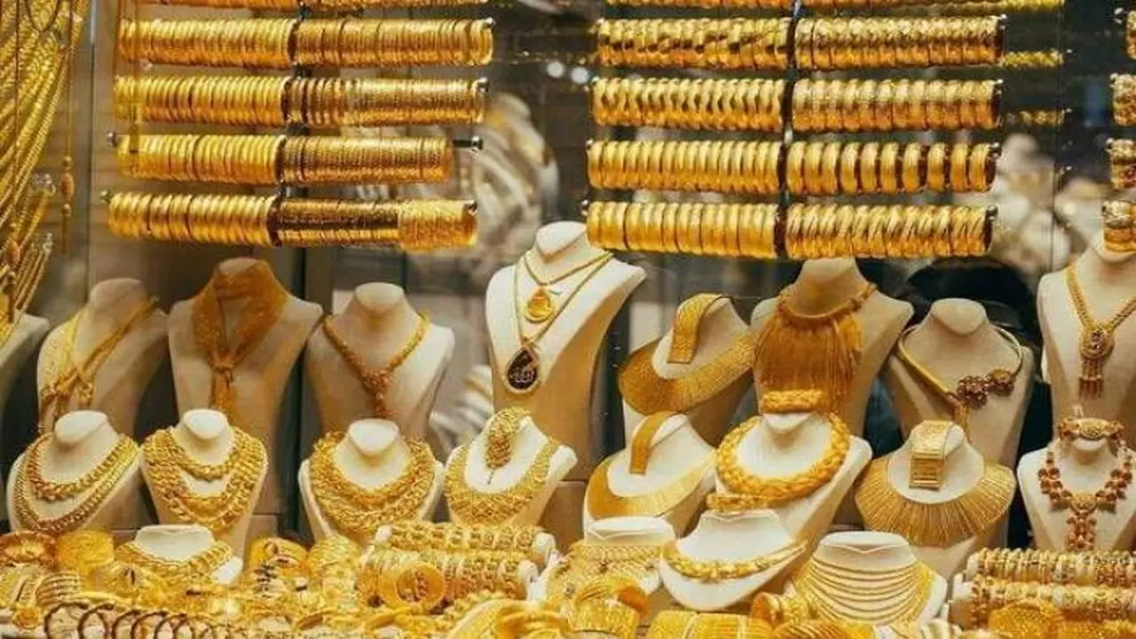 تراجع أسعار الذهب مع ارتفاع النفط في ظل انتظار اجتماع الفيدرالي الأمريكي